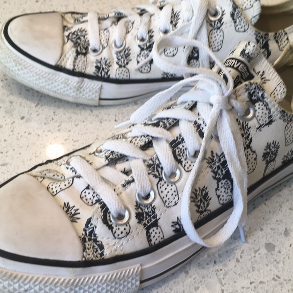 Converse, black and white pineapple print, wmn’s 8